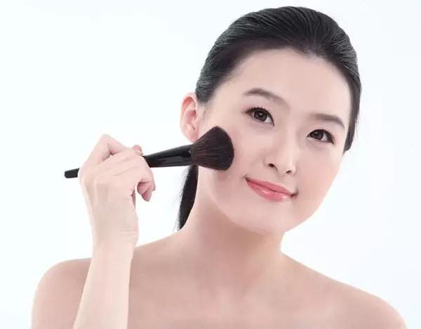 经常化妆皮肤屏障受损,经常化妆该对皮肤怎么保养