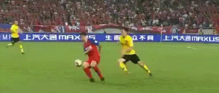 中国足球爆笑动态图,足球比赛搞笑动图高清