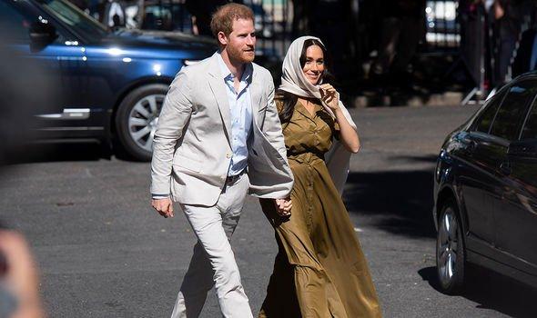 环游世界如何买衣服,环游世界购买的皮肤怎么穿