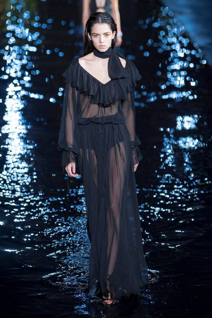 夏天必备的高颜值泳衣,今年夏天最火的泳衣