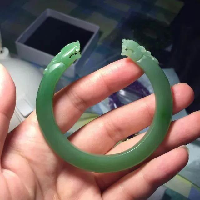 玉镯断裂但是没断开怎么修复,网上玉粉修复玉镯断裂是真是假