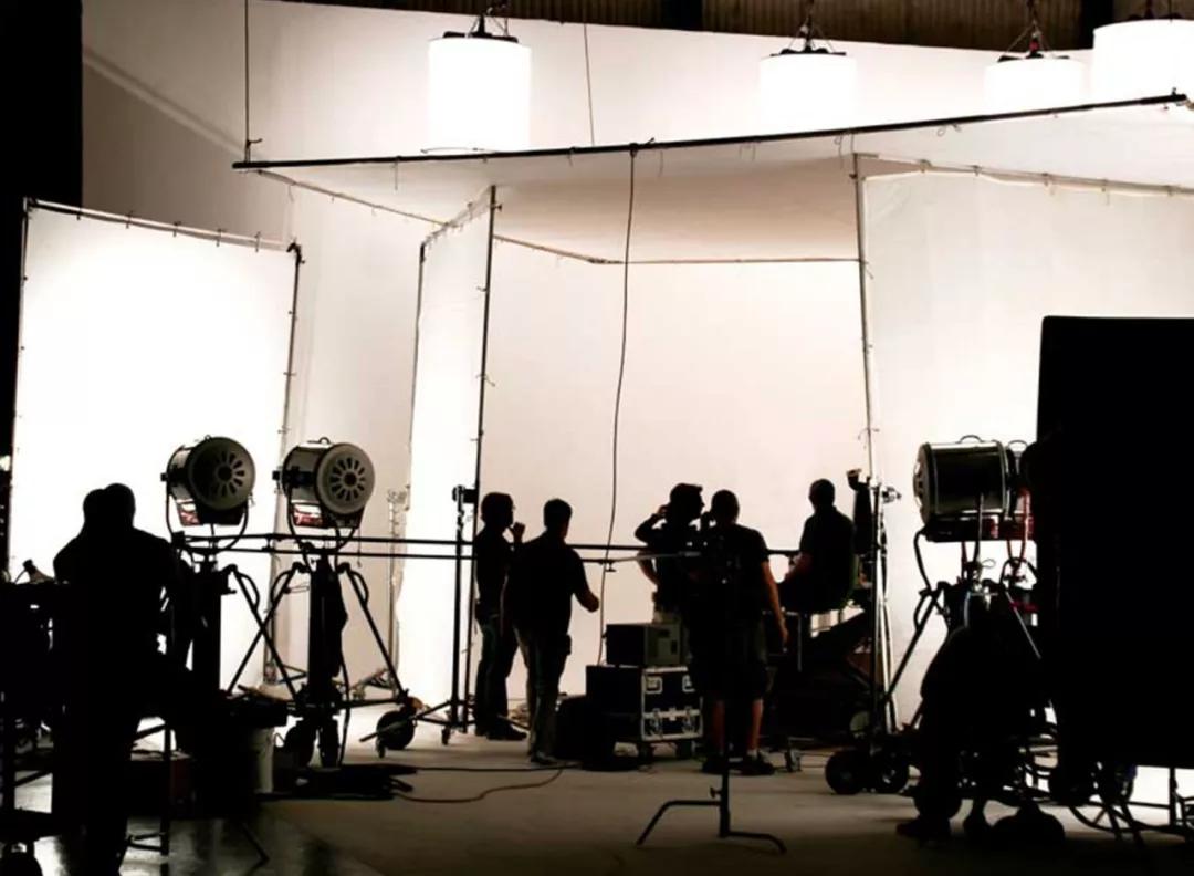 2019网络剧变：期许和忧思，总有一些要背进下个10年