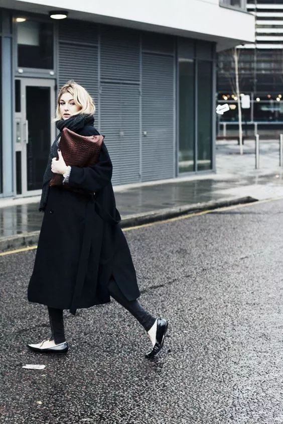 今年流行什么款式的女士大包 (今年流行的超级大包)