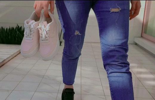 1秒就能变色的小白鞋，只要139元的价格，穿出两双鞋子的效果