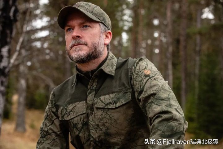 冲锋衣哪个比较适合年轻人穿,哪款冲锋衣比较好穿