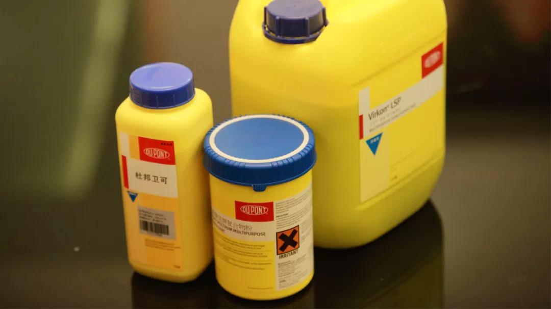 有宠一族必看：啥家庭条件呀，好几万的沙发随便毁？