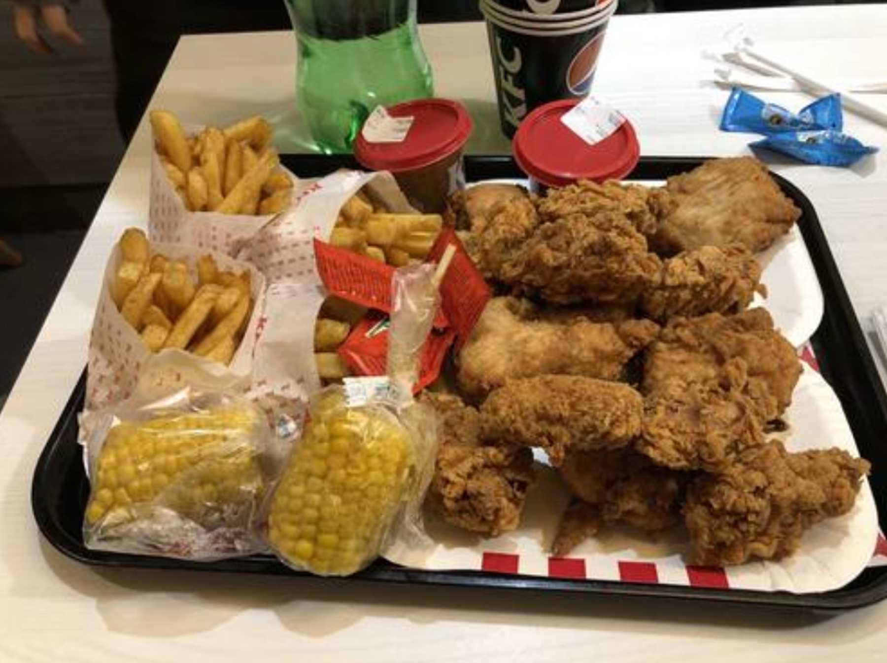 肯德基番茄酱挤在纸上,吃肯德基可以再要番茄酱吗