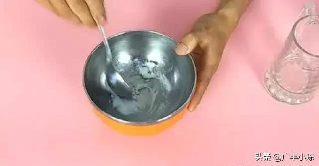 皮肤不管抹什么都不好,用小苏打粉做面膜能祛斑吗