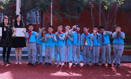 足球转动梦想绿茵放飞希望——曲江南湖小学举办第二届校园足球赛