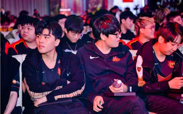 skt队员说skt历史第一战队,skt到底是不是定制冠军