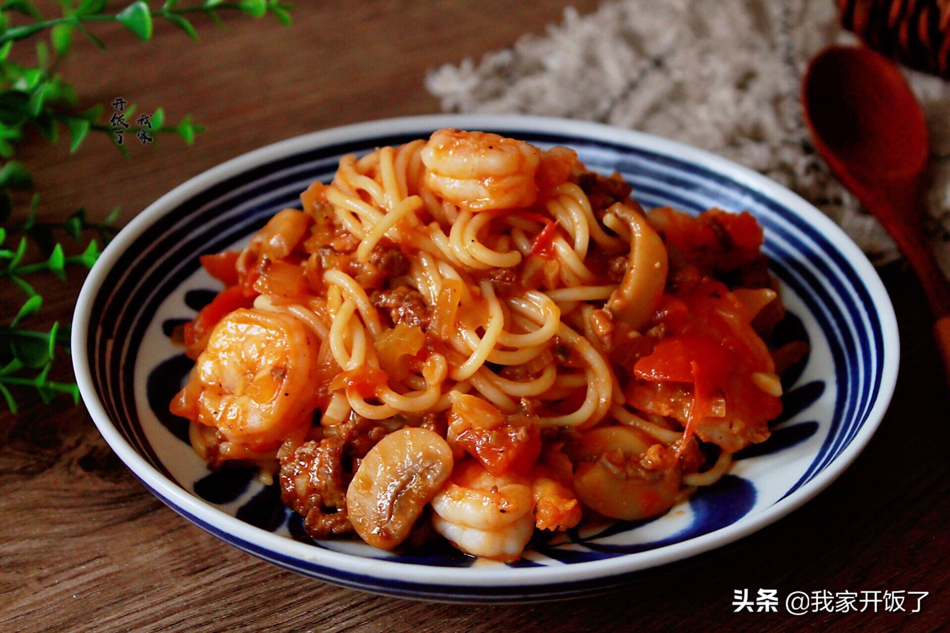 操作简单风味炸酱面,教做炸酱面的方法