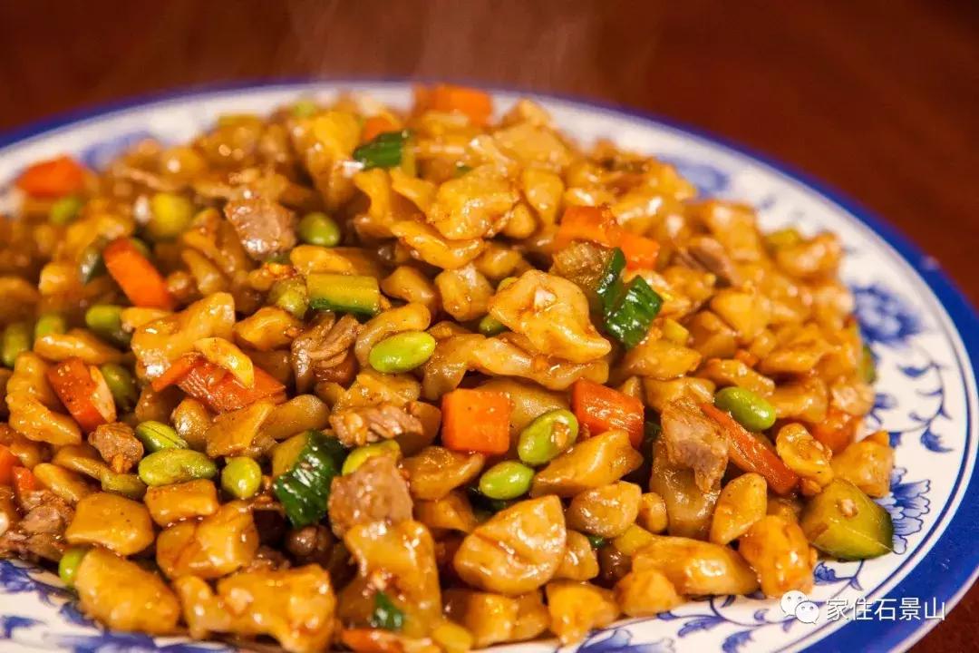 老字号“插旗”石景山！不到20元能吃饱？！还抬手就送60瓶啤酒！