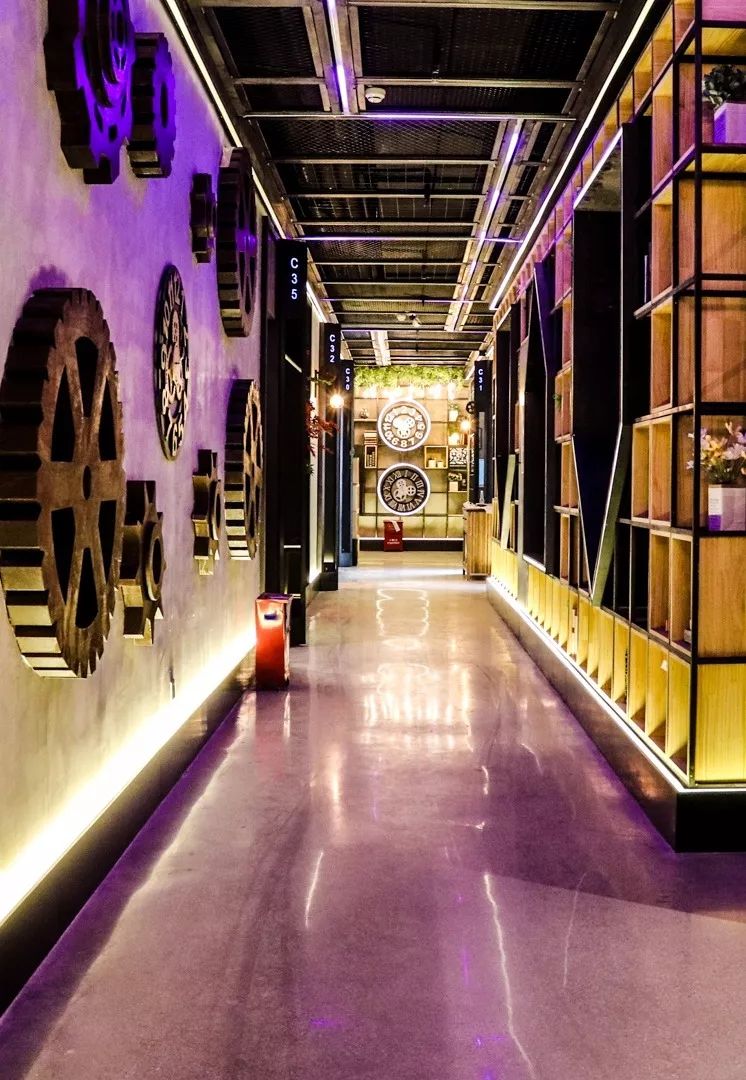 清远地标级KTV，坐拥网红时光隧道，还把热带雨林搬了过来