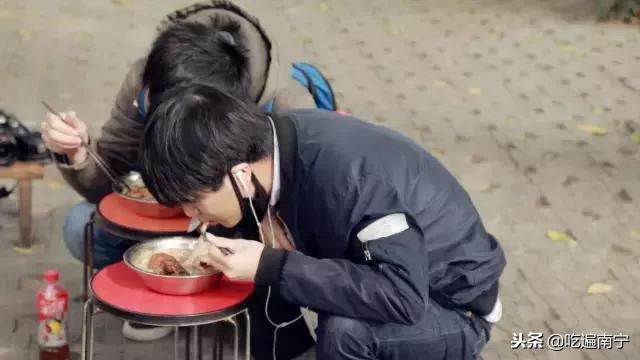 南宁西乡塘最好吃的猪脚粉在哪里,南宁这家二十年不倒的粉店