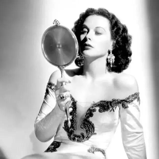 玛丽莲梦露和奥黛丽赫本有多漂亮,奥黛丽赫本和玛丽莲梦露颜值分析