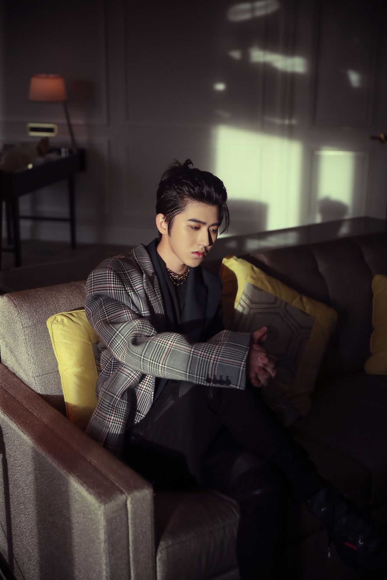 复古西装任由你学，一准帅出绅士范儿，蔡徐坤气质不错呦