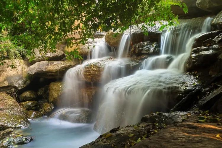 如何把流动的水拍清晰,怎么拍有波纹的水