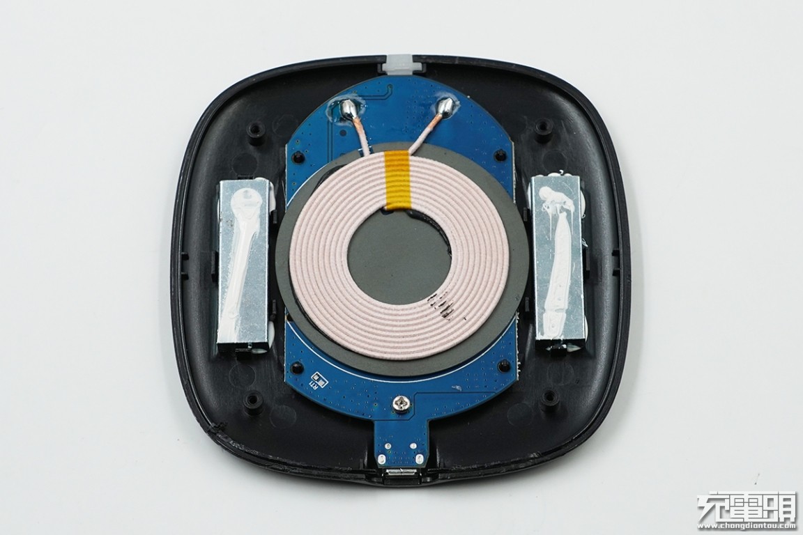 philips充电器拆卸图解,飞利浦dlp2109移动电源拆解