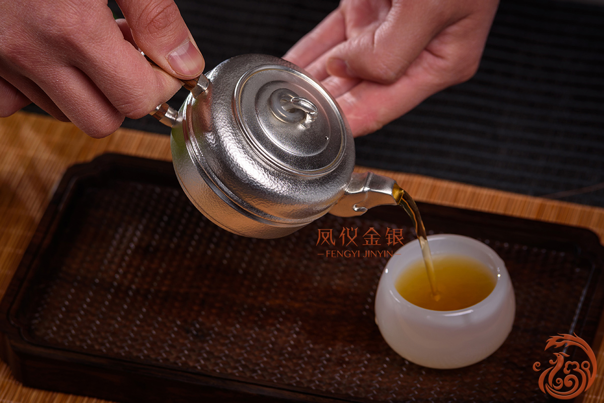 什么样的茶适合用壶煮茶,中国六种茶中哪种茶适合用银壶泡