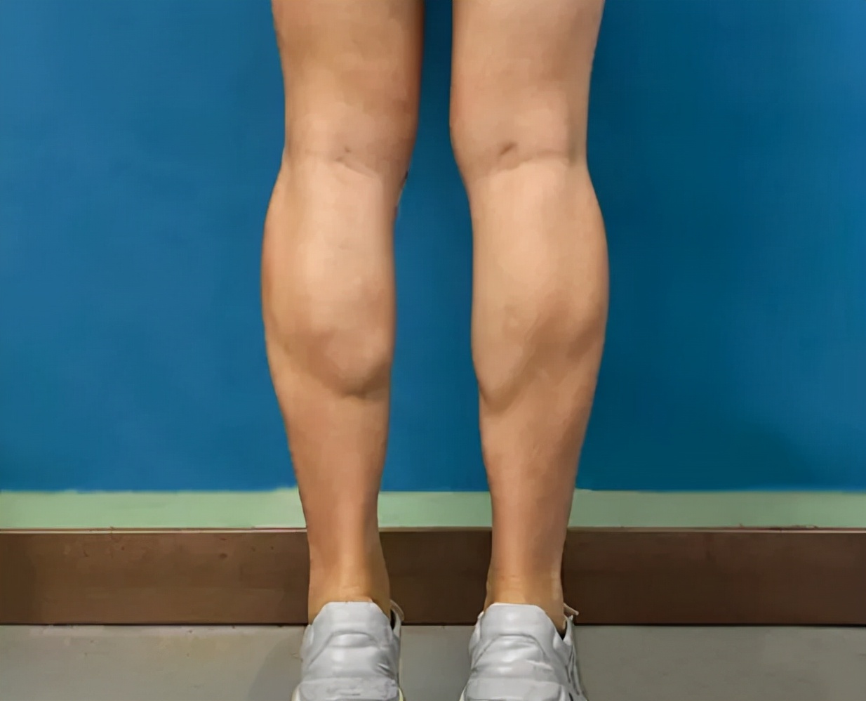 穿上这个“摇摇乐”，臀如蜜桃、美腿撩人