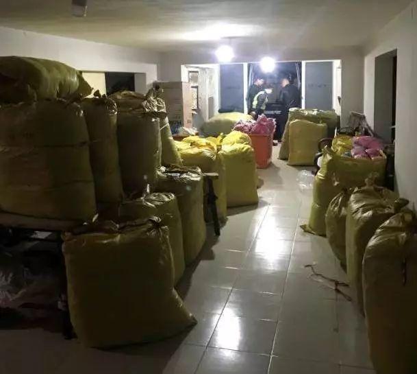 成本75元羽绒服卖1598元,恒源祥羽绒服598元