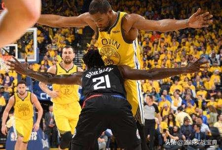 聊聊防守对一位球员的重要性,防守球员的基本功防守姿势与站位