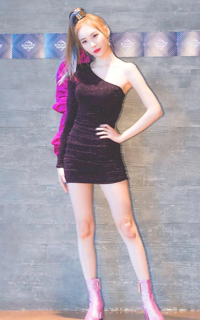 脸大毁所有明星小脸秘诀,脸大脖子粗的女明星