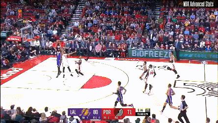 詹姆斯的传球意识到底有多强,35岁詹姆斯抢断湖人