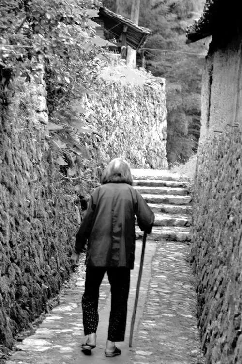 脑梗死右半身偏瘫康复,妈妈脑梗瘫痪在床两年了