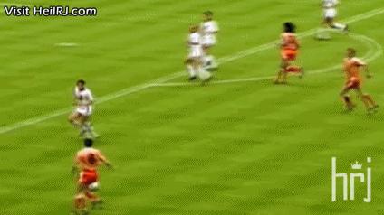 克鲁伊维特评价马拉多纳,克鲁伊夫还是马拉多纳厉害