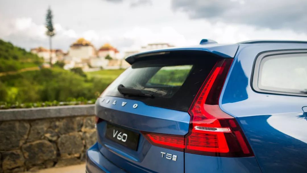 沃尔沃旅行车v60和v90碰撞测试,沃尔沃旅行车v6017年二手车价格