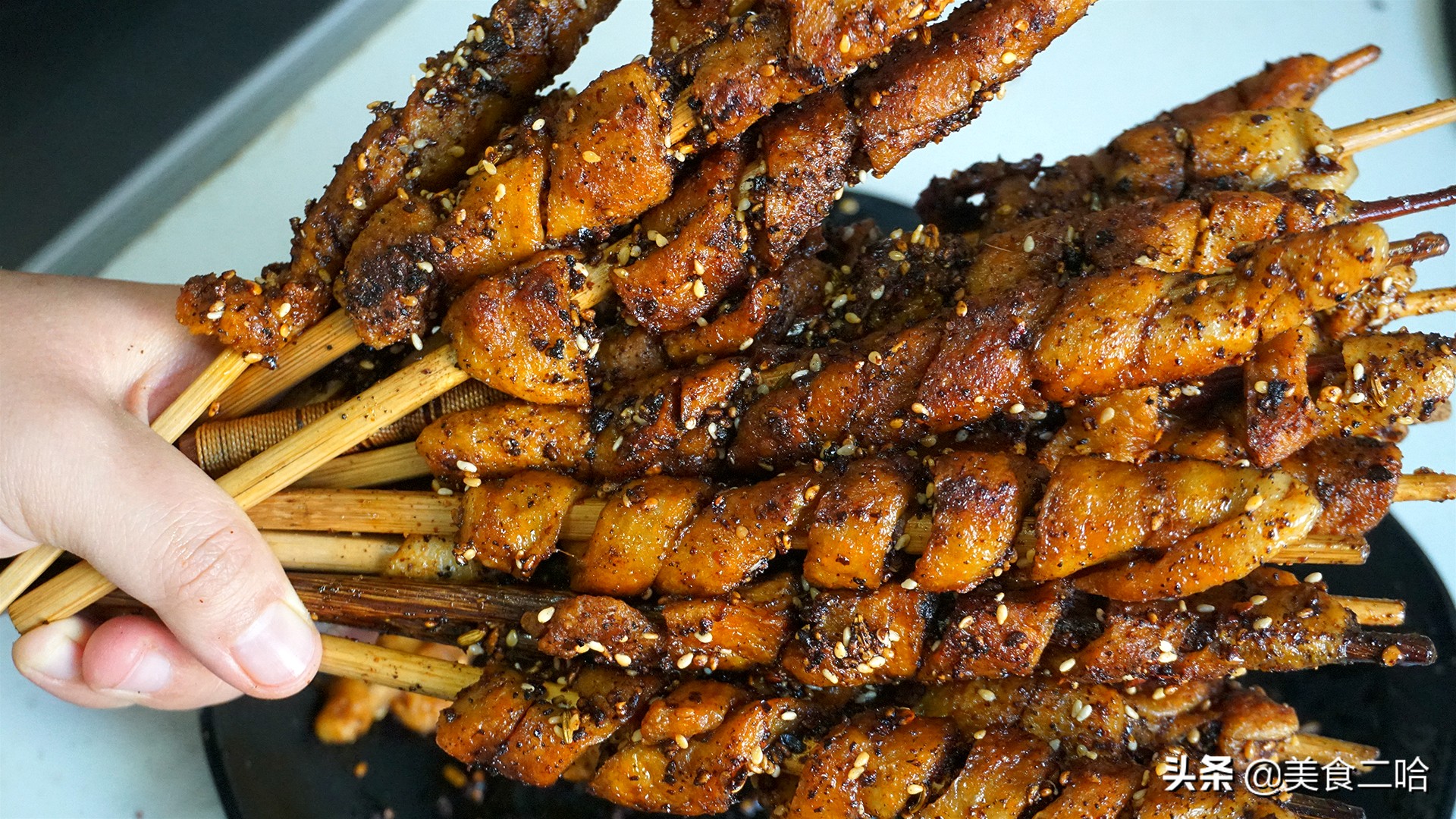 电饼铛烧烤面筋的做法全过程视频,烧烤摊烤面筋简易酱料配方