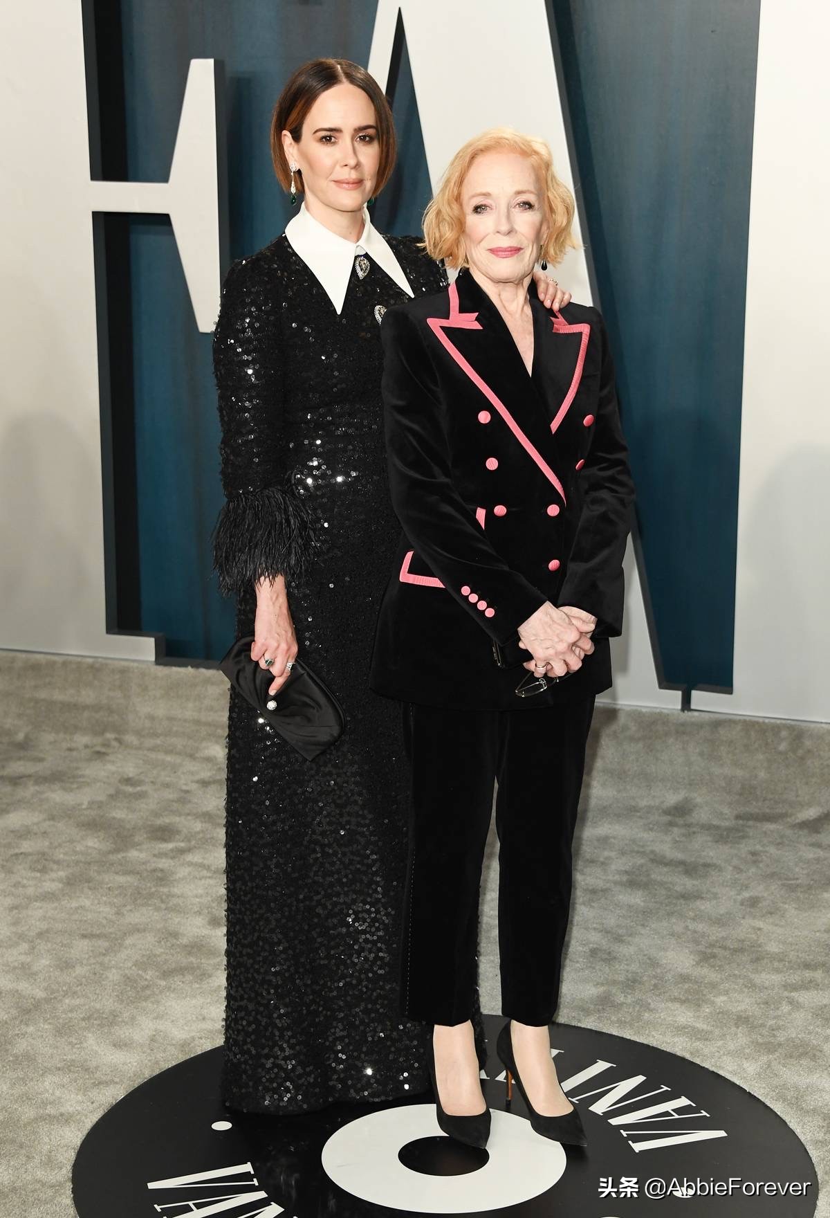 查理兹塞隆名利场,查理兹塞隆洛杉矶红毯着装红与黑