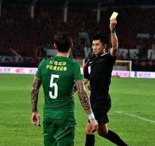 马宁赛后发红牌,马宁吹罚过的最严重的比赛