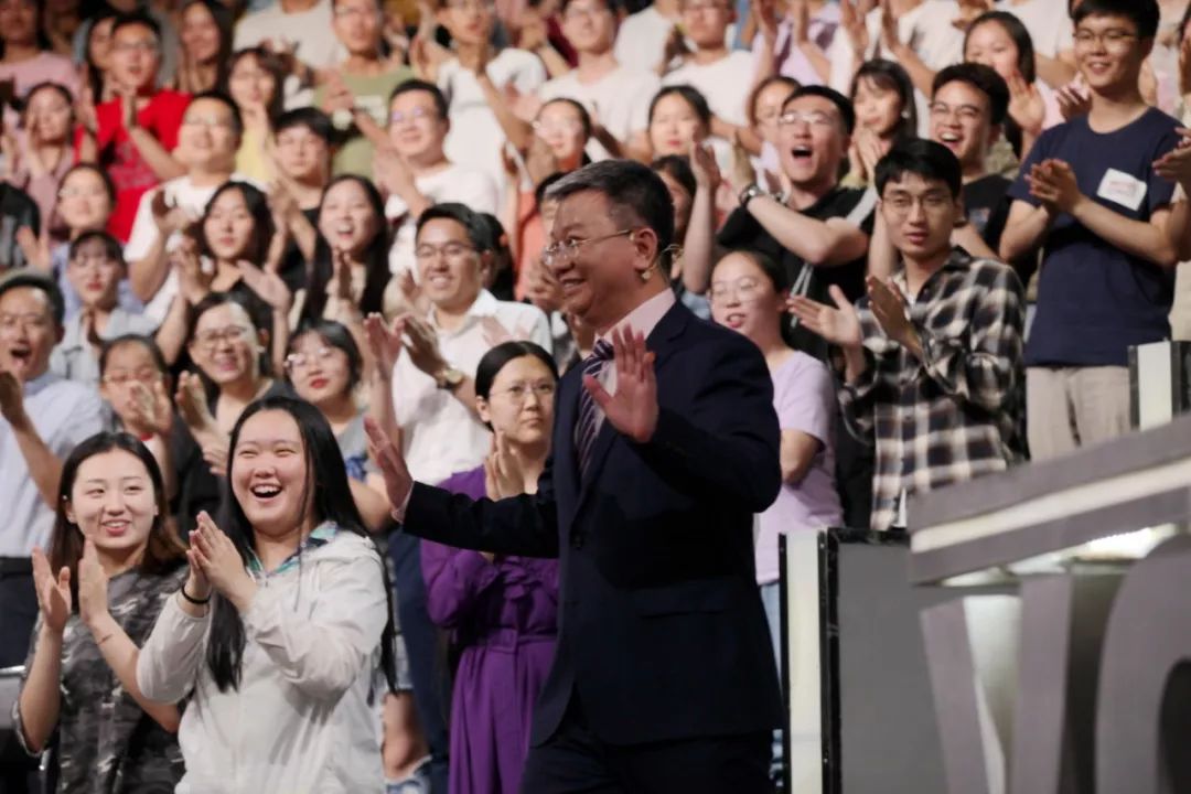 如此校长，爱上了