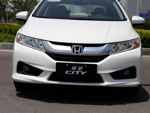 本田锋范新款难看还是老款好看,本田老款锋范性价比怎么样