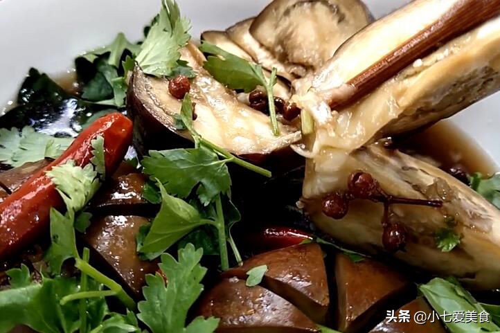 乡村大妈扒茄子做法,农村大妈茄子新做法