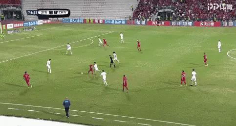 中国足球球迷集体出场,中国足球与球迷的对决