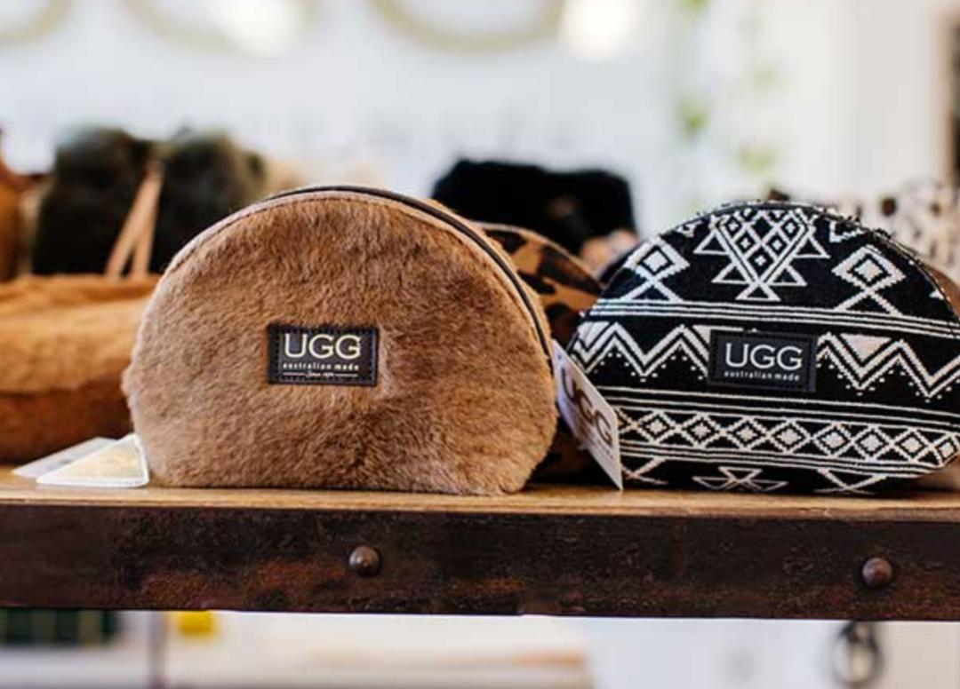 在危急的时刻我们要保持头脑安静,在危机时刻总有人挺身而出