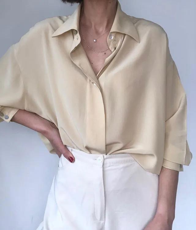 T恤穿腻了?想要时髦又遮肉,春夏白衬衫应该这么洗和这样穿