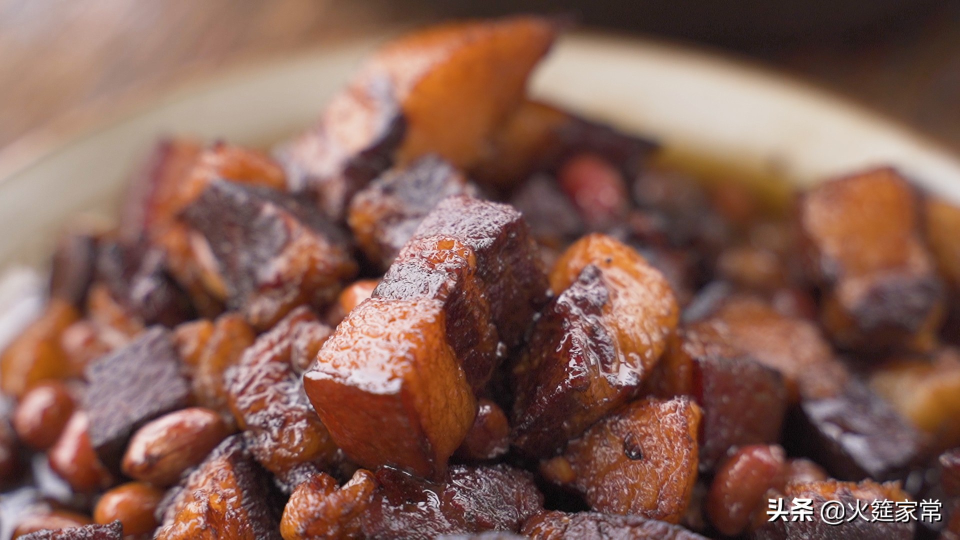 火哥教你做菜,红烧肉怎么做得软烂肥而不腻呢