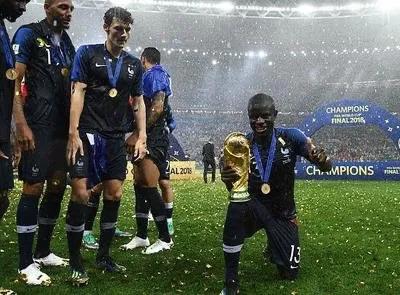 长得矮但不配踢球,矮能不能踢球