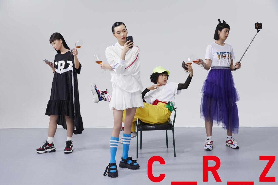 女装衣服哪些品牌潮流好看,哪些女装品牌适合春季穿着