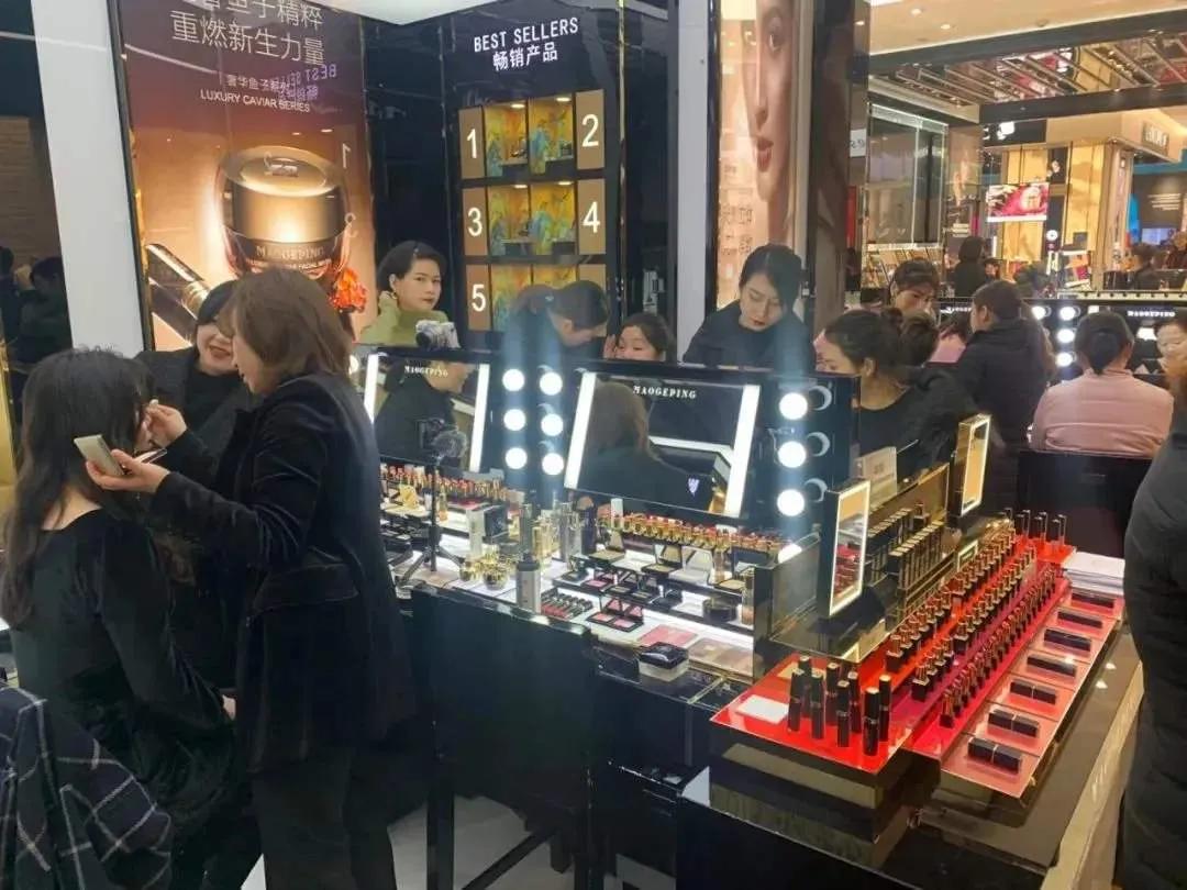 刘晓庆御用化妆师,刘晓庆化妆师最新作品