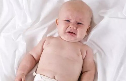 满月婴儿总是哭闹该怎么办,满月婴儿哭闹频繁是什么原因
