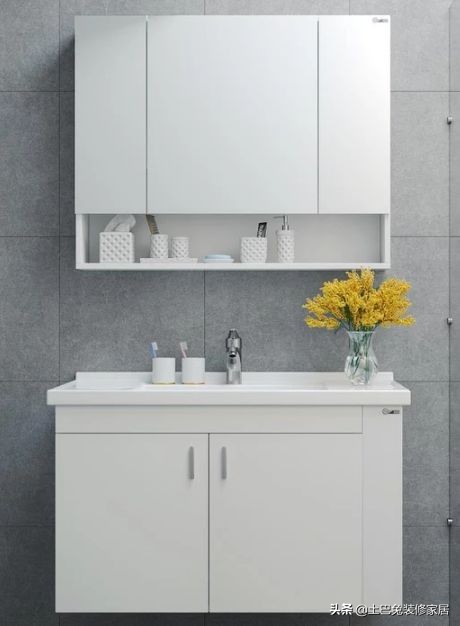 浴室柜选实木的还是塑钢的,pvc浴室柜可以防潮吗