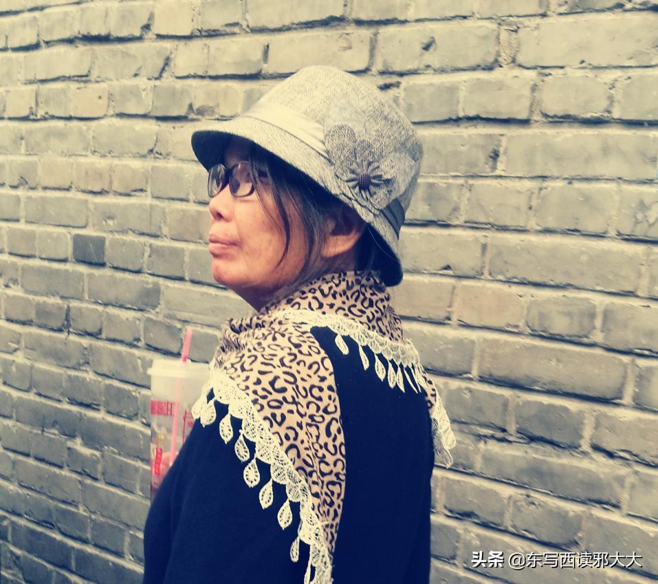 我女神——那个端着果茶的可爱老少女