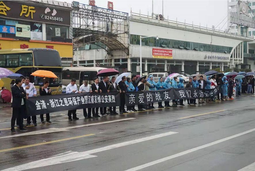 中弹牺牲的儿子,牺牲时年仅十几岁的孩子