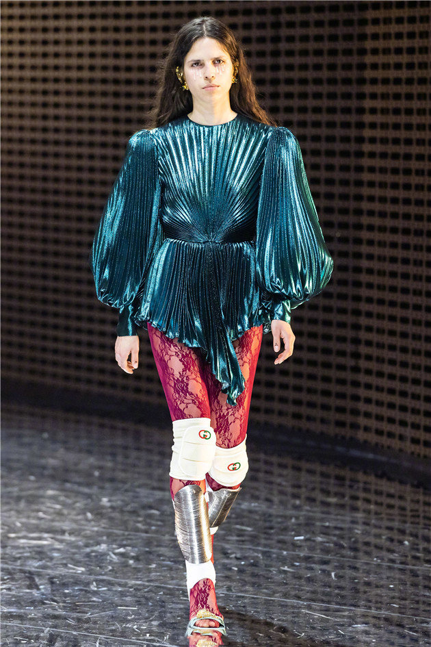 Gucci出护膝，中国人看了别笑，还珠同款“跪得容易”上线？