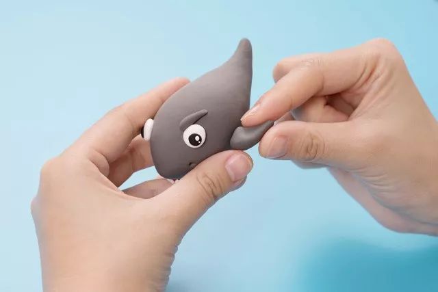 鲨鱼夹盘发教程,鲨鱼步教程新手入门